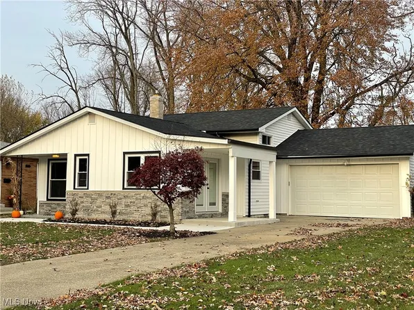163 E Overlook Dr, Eastlake, OH 44095