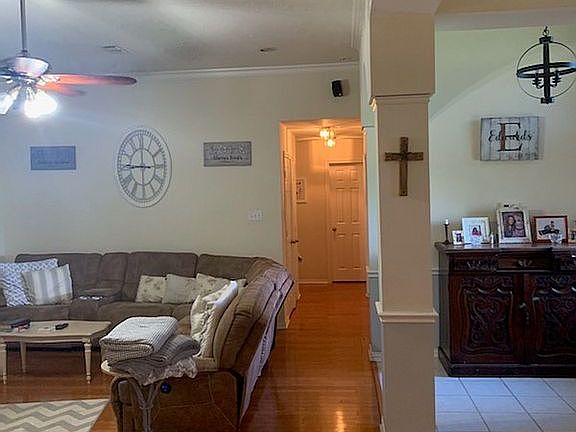 Entry/ Living