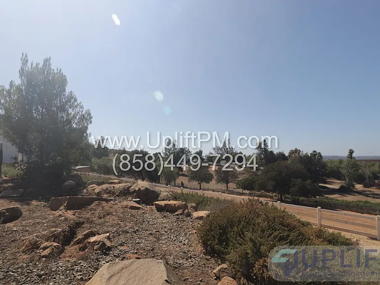 1425 Cedar St — Photo 14