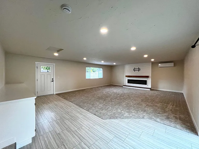 1007 S 50th Ave — Photo 18