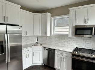 125 W 27th St #B, Bayonne, NJ 07002