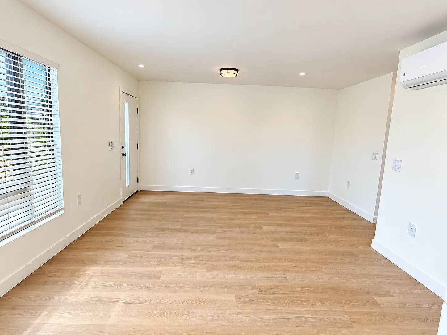 2 bed, 750 sqft, $2,695 — Photo 3