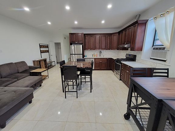3rd image of 934 Kings Hwy Floor 2