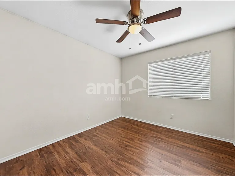 2015 E Daley Ln — Photo 12