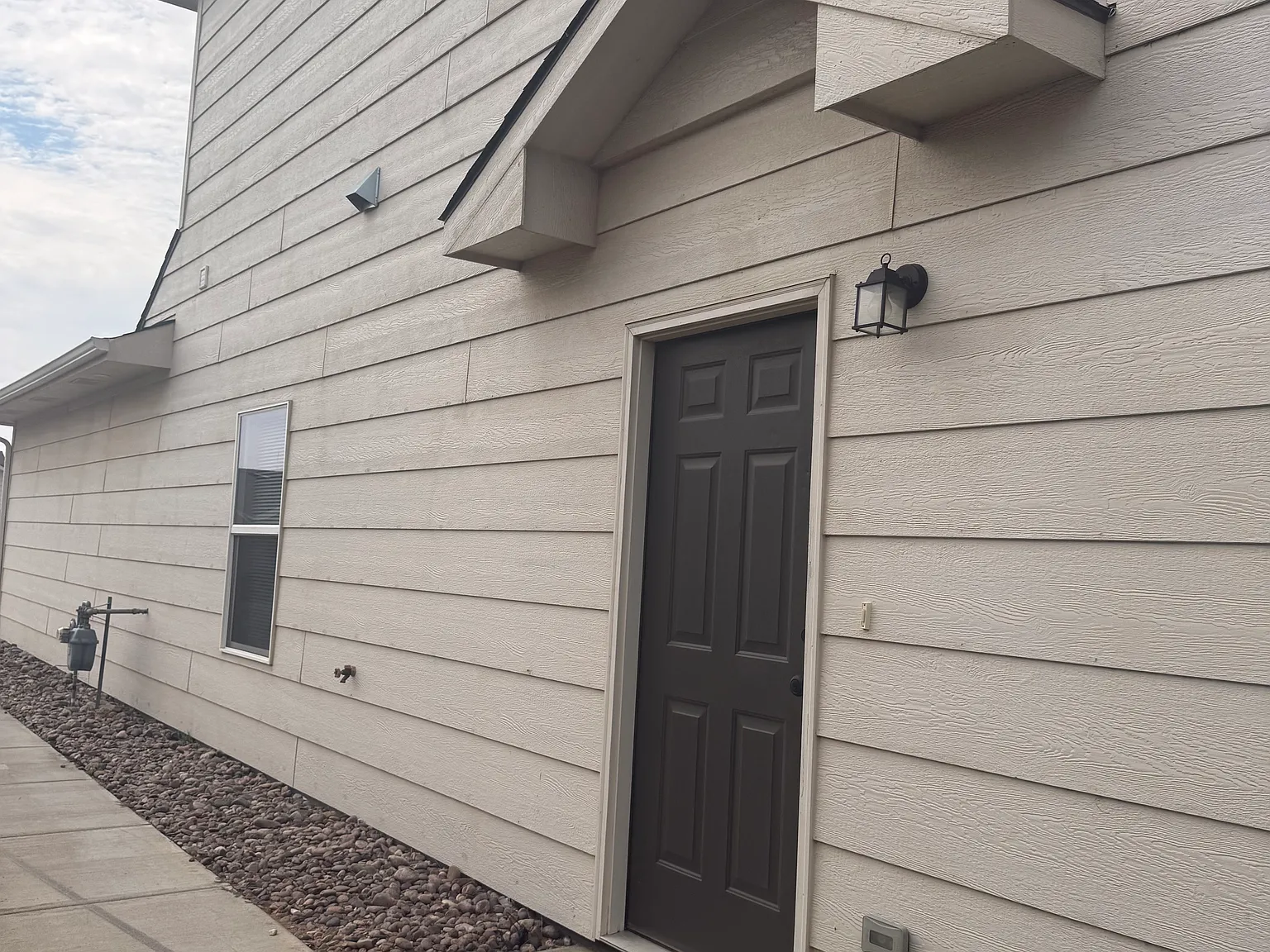 4 bed, 1451 sqft, $1,875 — Photo 2