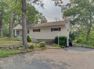 89 Larsen Rd, West Milford, NJ 07480