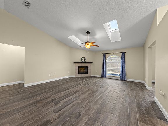 5th image of 380 Trade Wind Ln