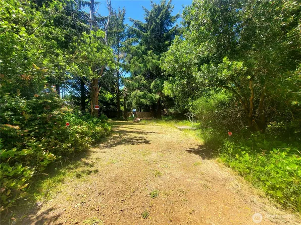333 Mizzen Street NW, Ocean Shores, WA 98569