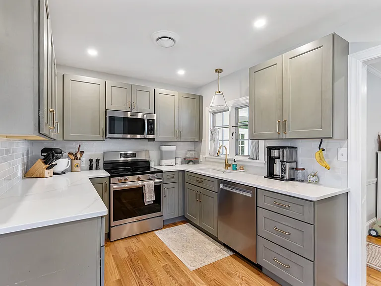 355 Pearse Rd — Photo 8