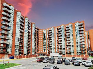 20 Dean Park Rd #902, Toronto, ON M1B3G9