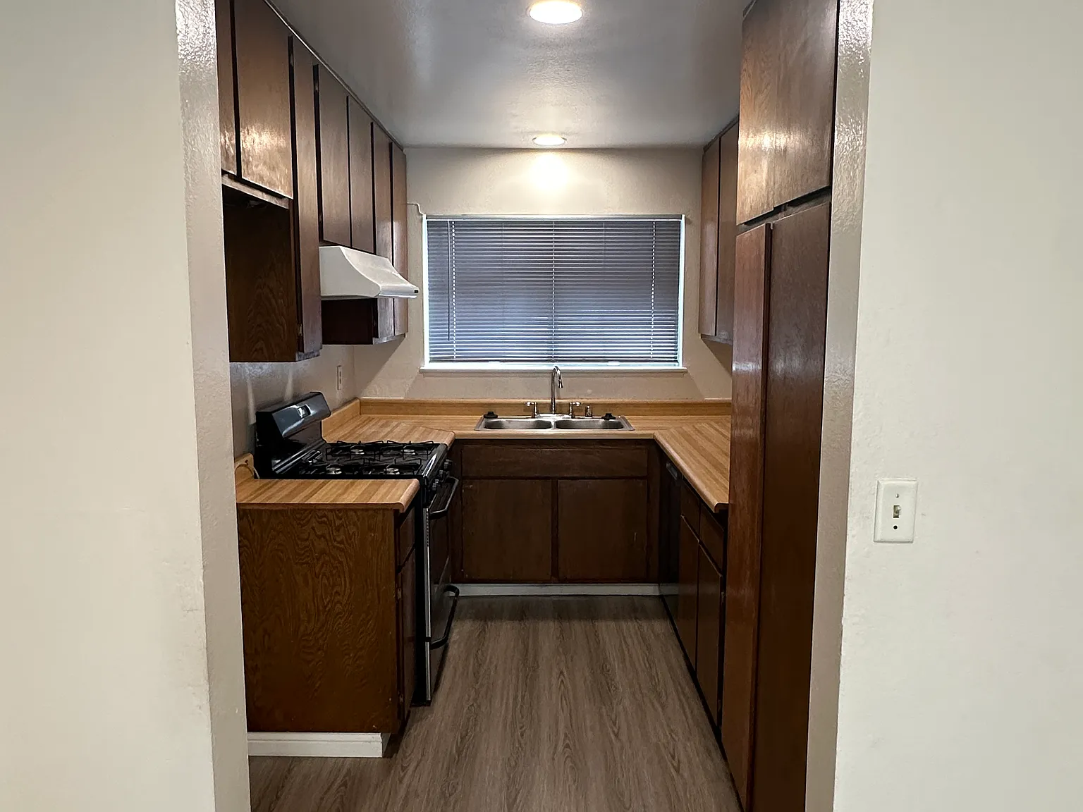 2 bed, 1.5 bath, 853 sqft, $2,600 — Photo 2