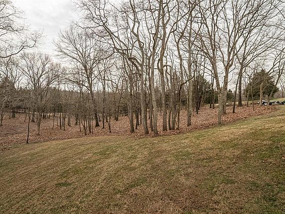4th image of 17930 Paradise Dr