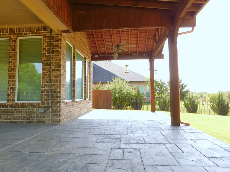 1704 Serra Dr — Photo 36