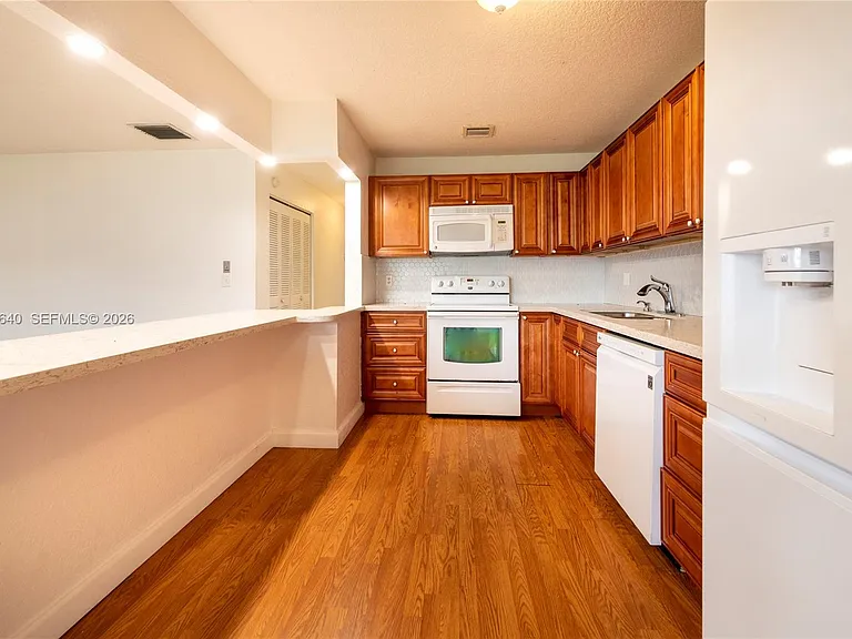 8555 NW 10th St #B106 — Photo 3
