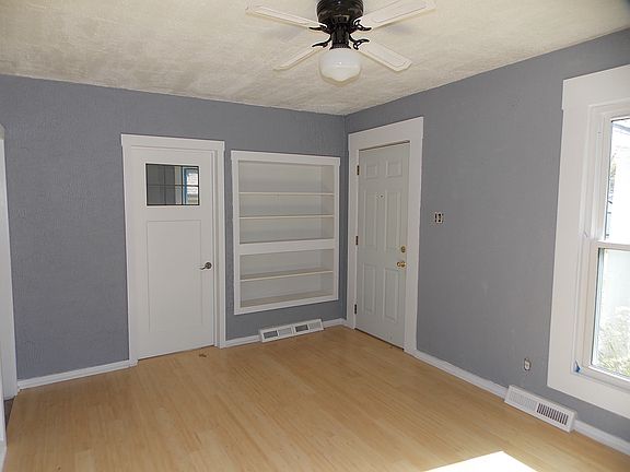 3rd image of 3920 W Fountain Ave