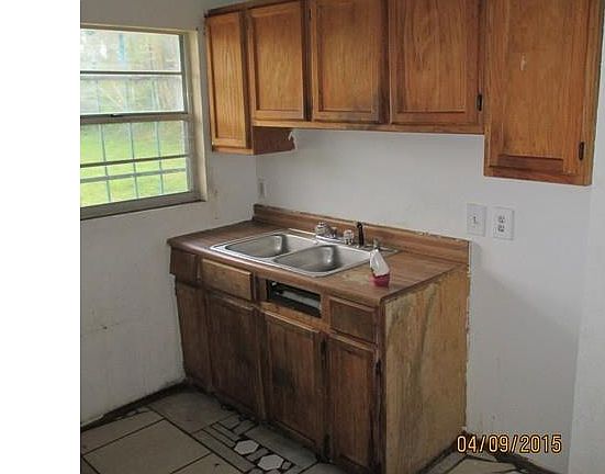 2nd image of 3438 Franklin St