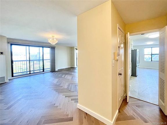 2nd image of 12 Bond St APT 5B