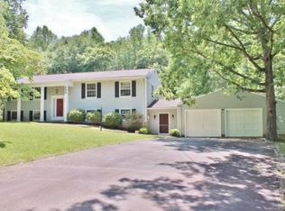 800 Canterbury Dr, Halifax, VA 24558