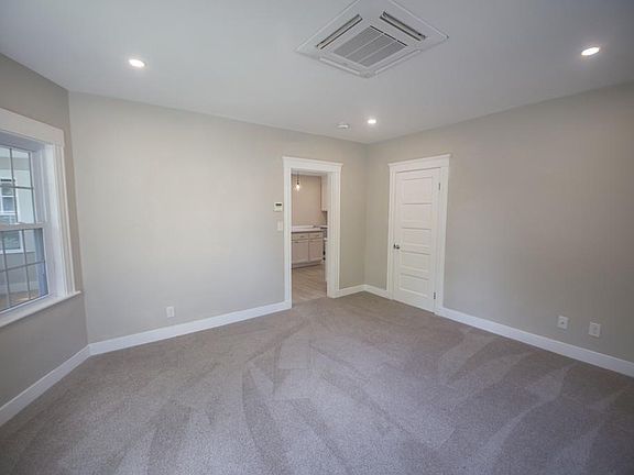 4th image of 40 Saint James Ave