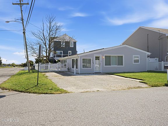 3rd image of 1700 Binnacle Road