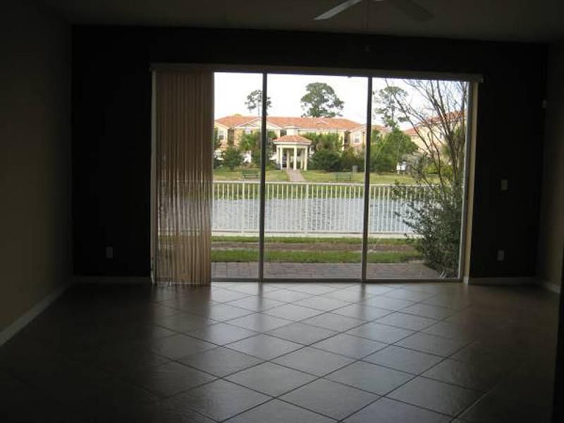 2nd image of 862 Pipers Cay Dr