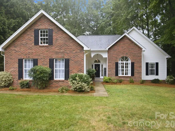 21126 Townwood Dr, Cornelius, NC 28031