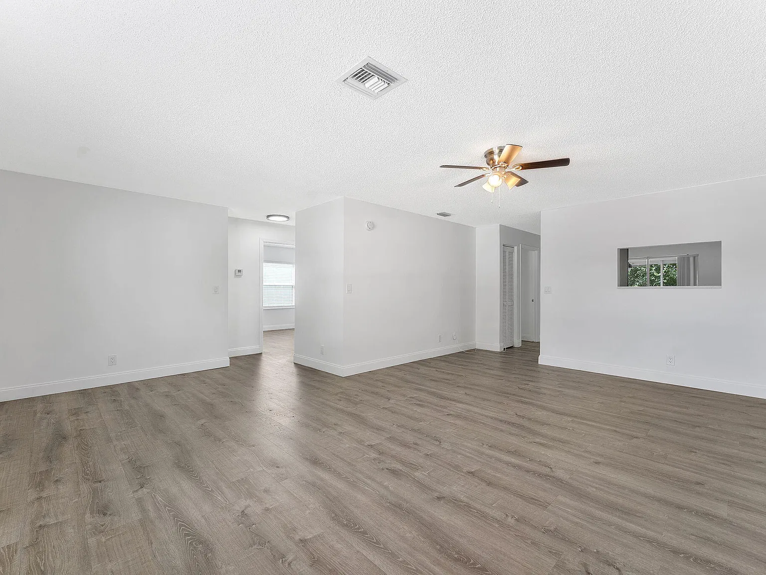 3 bed, 2.0 bath, 1436 sqft, $2,900 — Photo 3