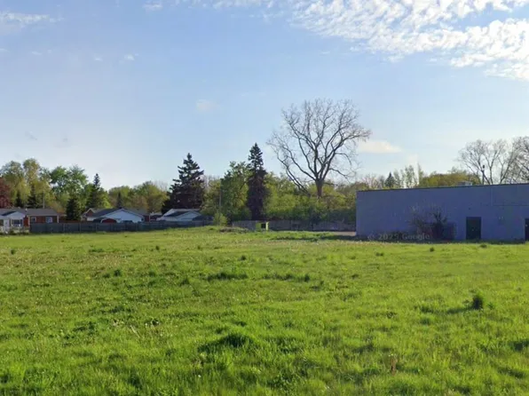 2051 W Maple Ave, Flint, MI 48507