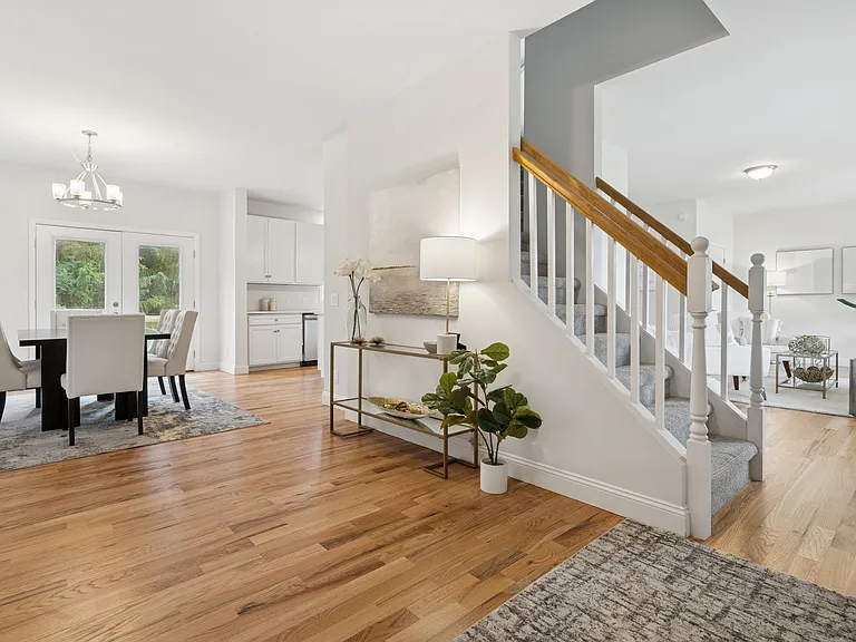 4 Sterling Dr — Photo 3