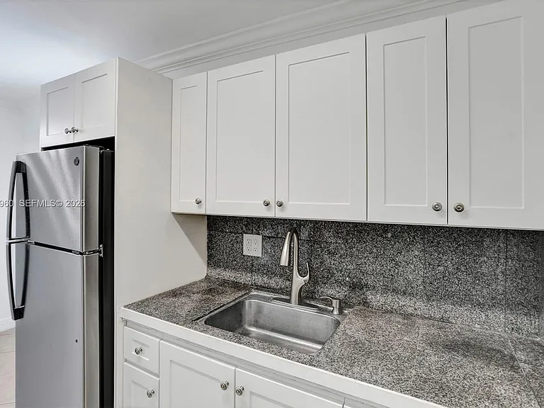 713 Collins Ave #42 — Photo 14