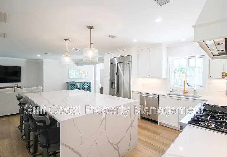 691 Russell St — Photo 28