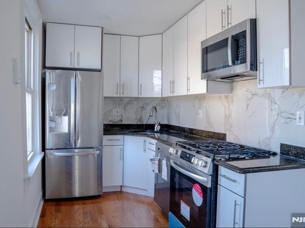 9066 Palisade Plz #2