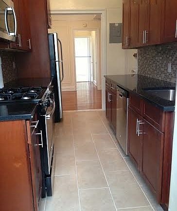 2nd image of 175 W 76th St APT 16D