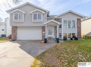 5221 NW 3rd St, Lincoln, NE 68521