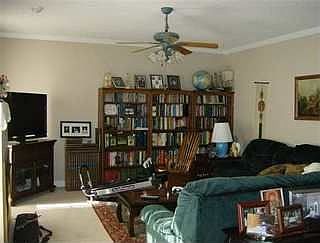 3rd image of 906 Barrington Dr NE
