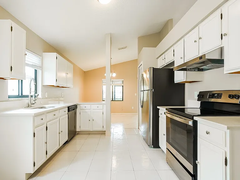 1011 Manigan Ave — Photo 8