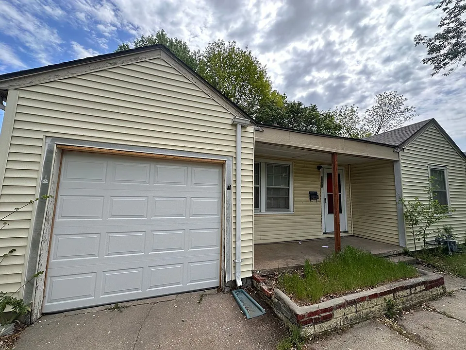 1028 N Terrace Dr