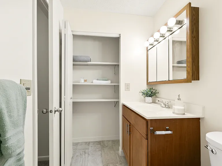 Contemporary Bathroom Style in the 2-Bedroom Floor Plan