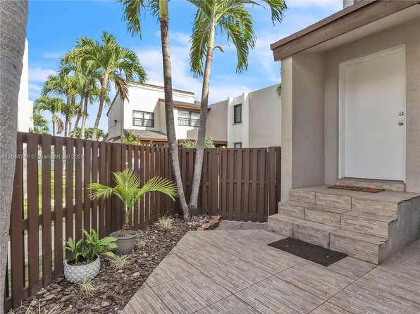 10300 NW 9th Street Cir APT 201, Miami, FL 33172