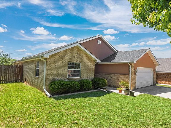 5th image of 4424 Westridge Dr