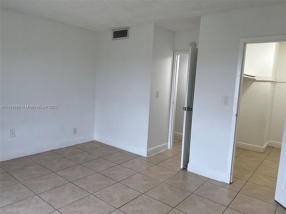 5th image of 5221 Geneva Way APT 306