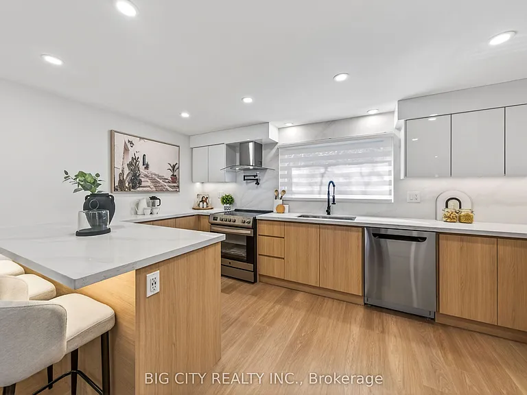 26 Carondale Cres — Photo 7