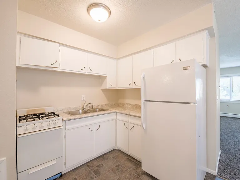3040 Pleasant Ave — Photo 2