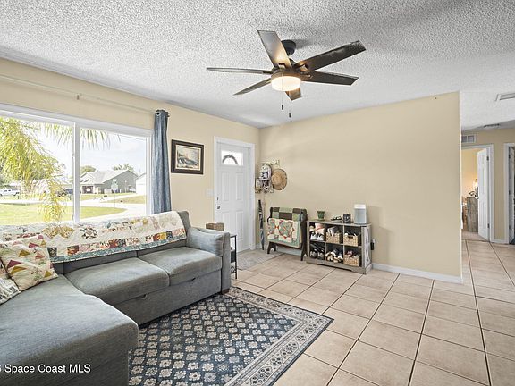 3rd image of 383 Lisa Rd NE