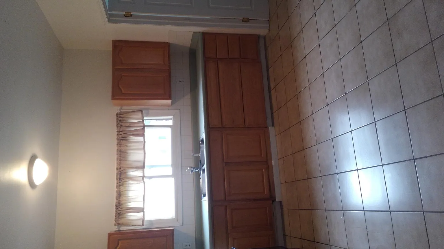 544 Ward Ave photo 1