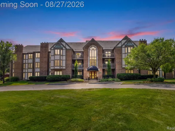 822 Deer Ct, Plymouth, MI 48170