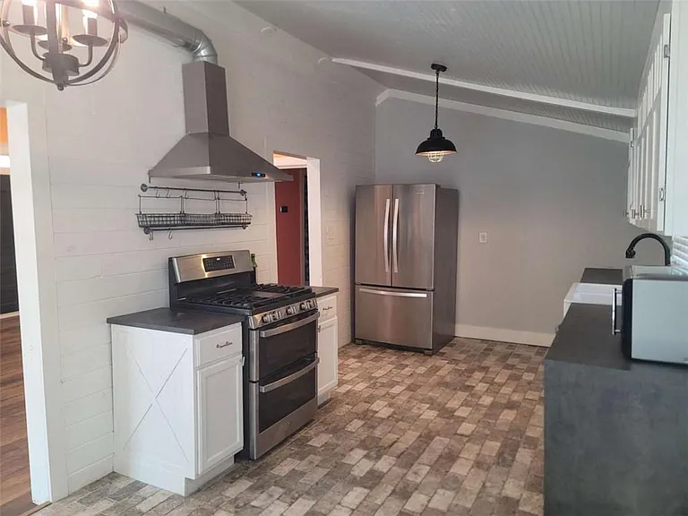 5246 W Mountain St — Photo 8