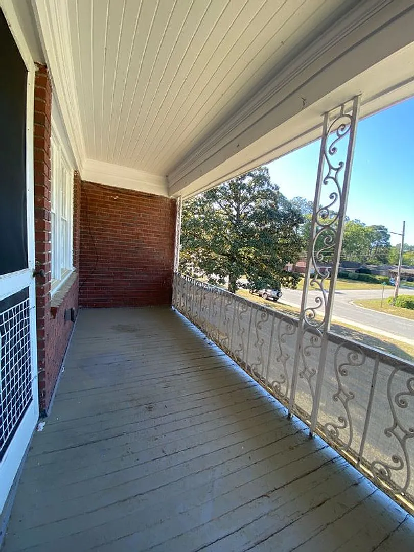 Located in Savannah, GA, this oversized 2-bedroom, 2-bathroom unit — Photo 3