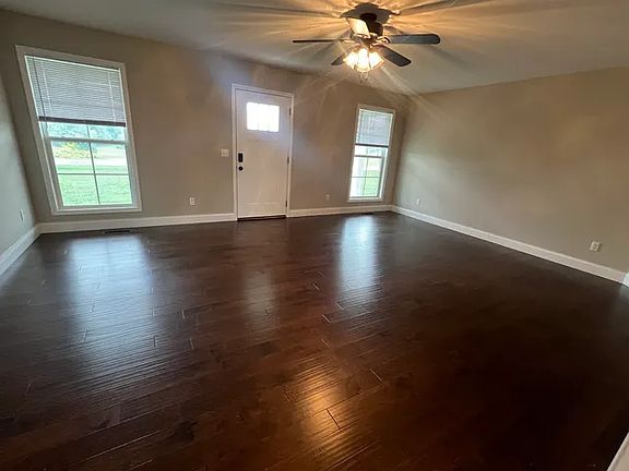 3rd image of 4901 Cedar Creek Cir