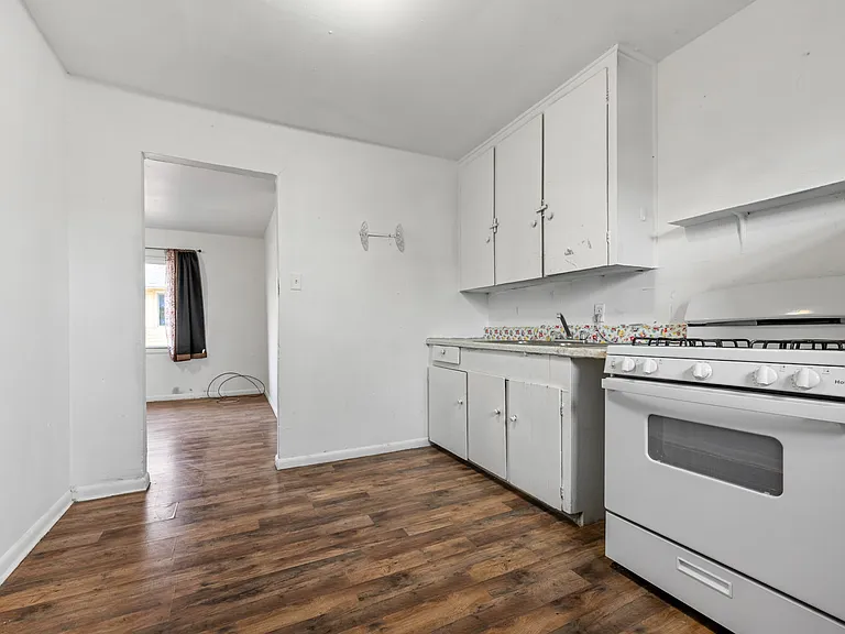 2105 E 5th St #3 — Photo 3